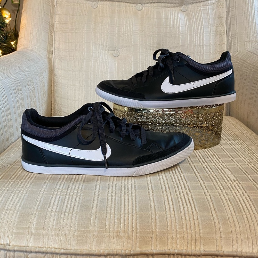 Black White Nike Shoes size 10